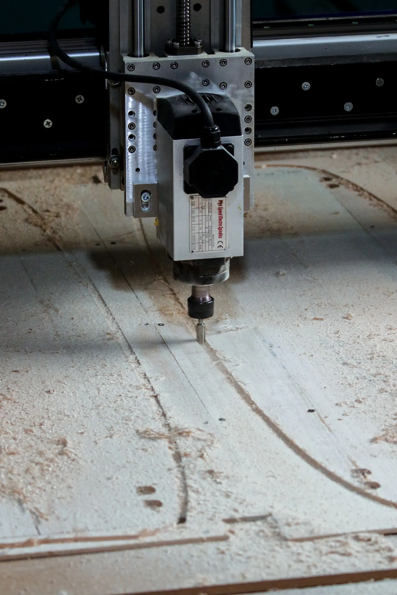 CNC-Werkzeug bei der Bearbeitung eines Werkstücks